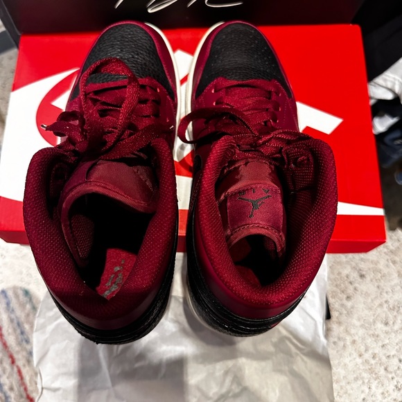 Jordan 1s Team Red Mid size 8.5 men’s - Picture 5 of 7
